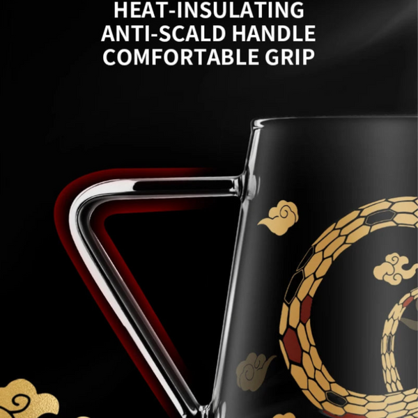 Close-up of the MHW-3BOMBER Serpent Series Glass Server featuring a heat-insulating, anti-scald handle for a comfortable and safe grip.