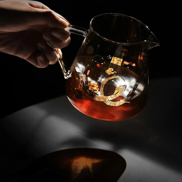 MHW-3BOMBER Serpent Series 500ml Glass Coffee Server highlighting the gold snake motif and sleek eagle-mouth spout.